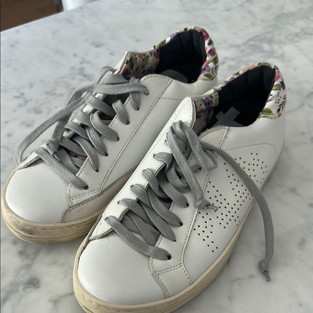 P448 White and Gray Sneakers with Minimalist Design